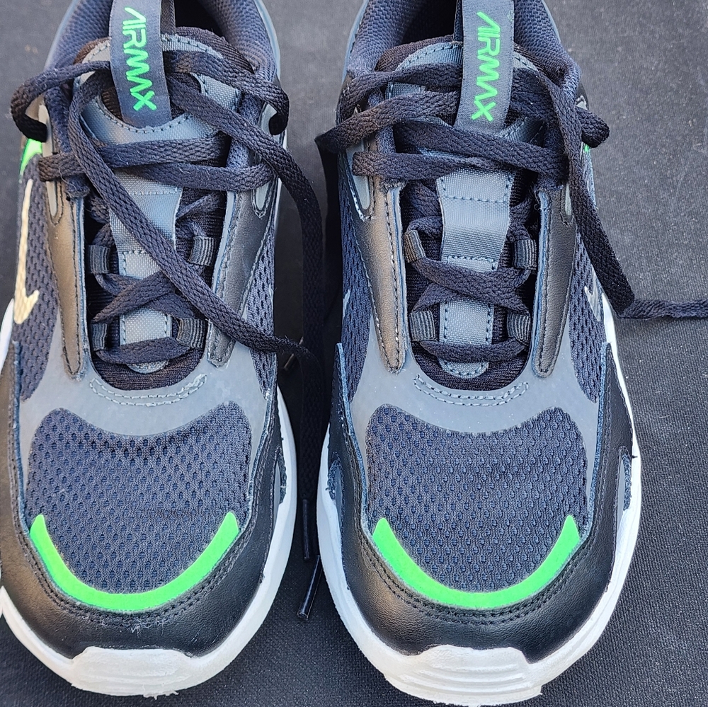 Nike AirMax Kids Sneakers - Black and Neon Green Size 4.5Y